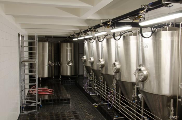 Complete fermentation cellar with 40 HL tanks – Czech Republic 2017